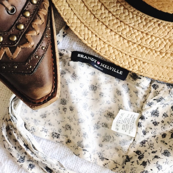 SOLD ✨ Brandy Melville Crop Top - Picture 3 of 4